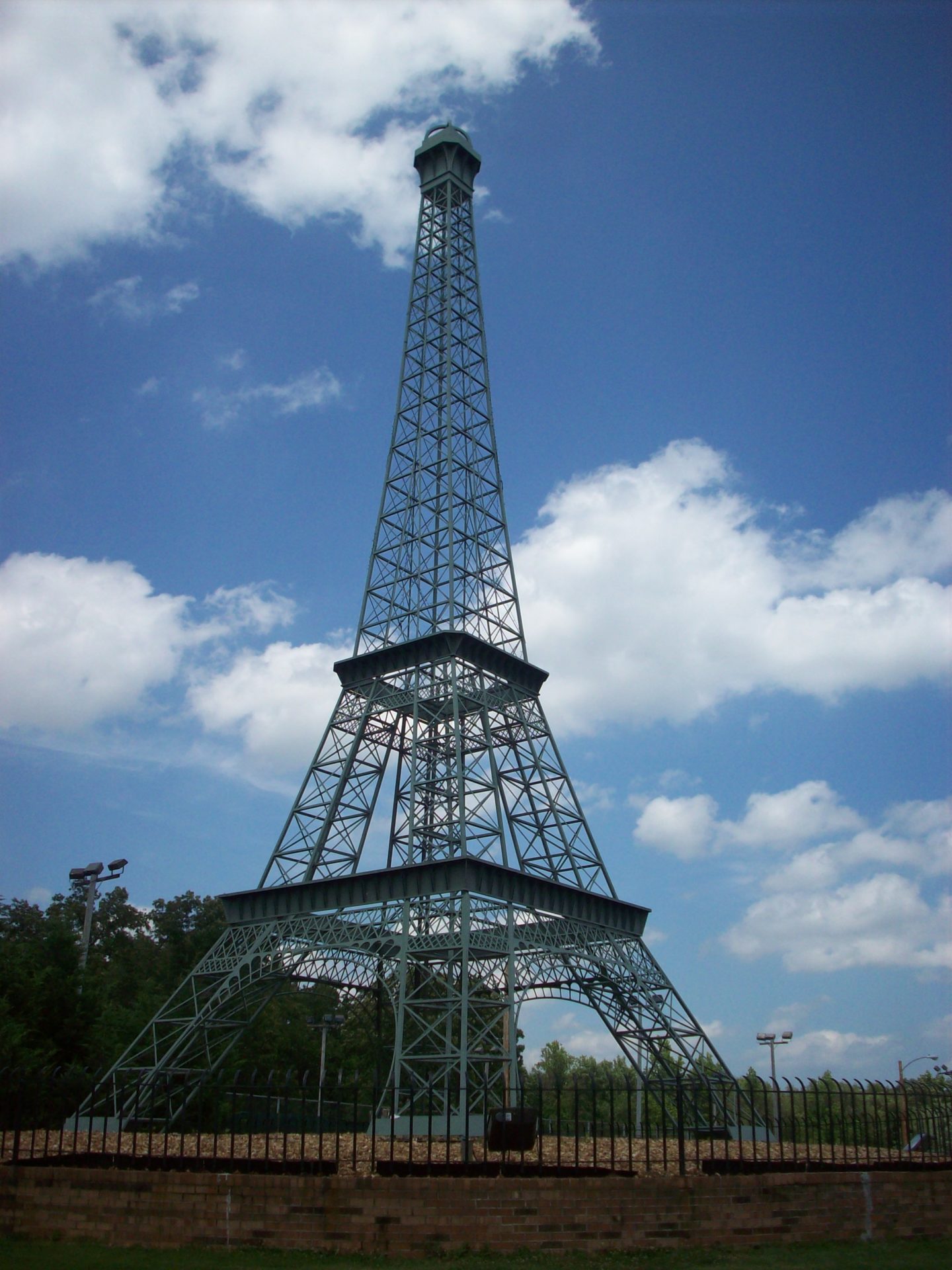 париж челябинская область эйфелева башня
